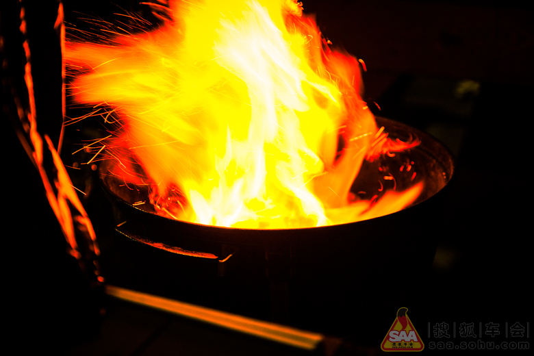 摄影大赛005】【开车的兔子】炉中火