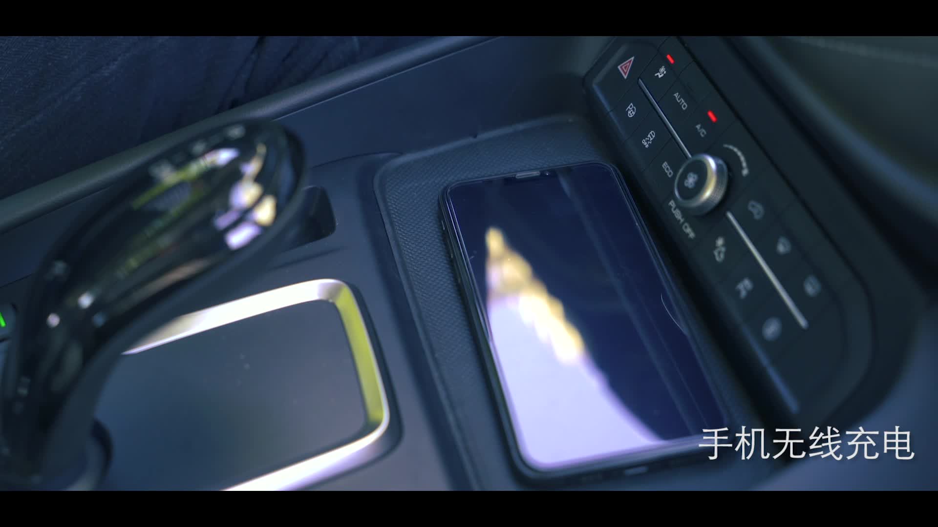 哈弗 F7 高清 360 度全景影像、半自动泊车