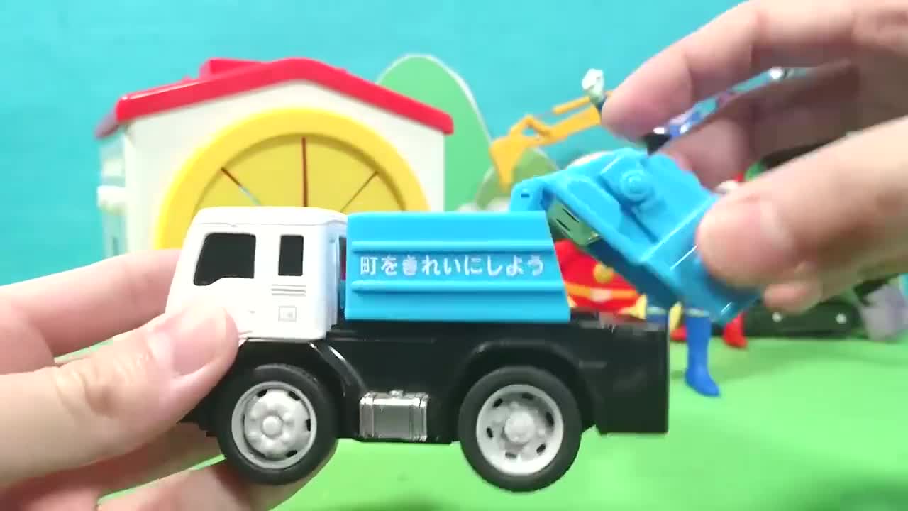 亲子玩具：面包车里机甲勇士