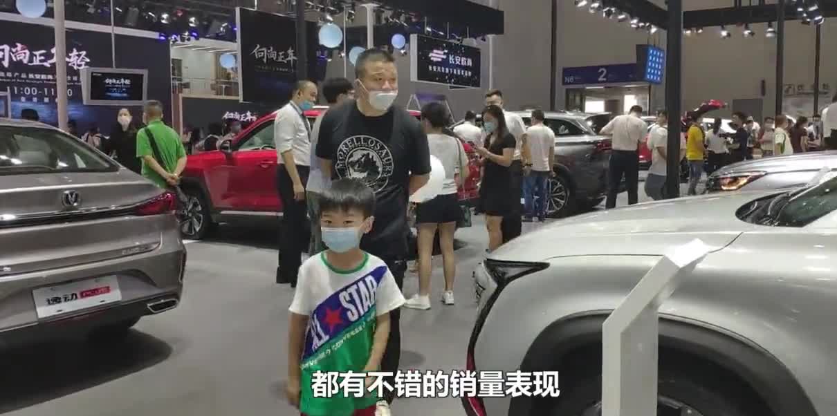 长安汽车越来越好看！车长4米9左右，比UNI-T更漂亮