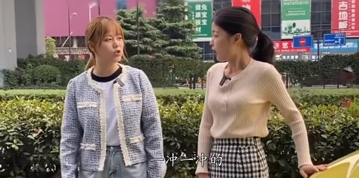 一辆100万的宝马M4，被小女生司机认成4系，猜猜能卖多少钱呢