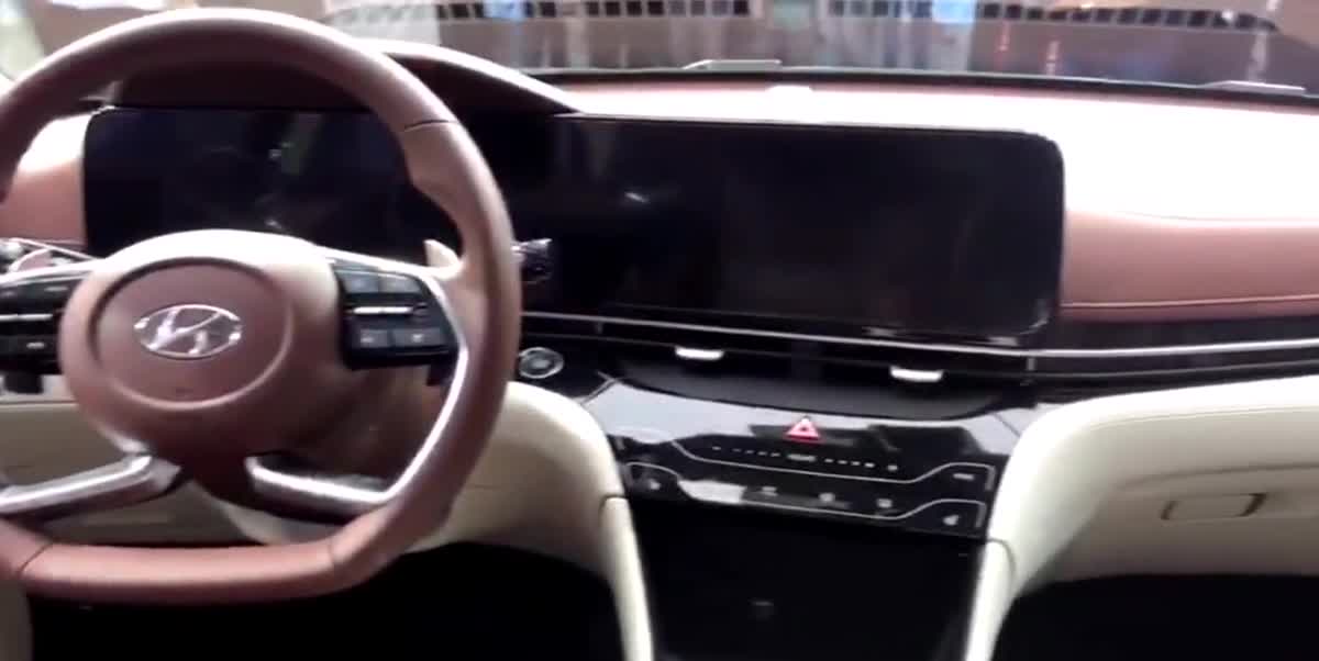 北京现代一次带来三台新车，C位是新名图！