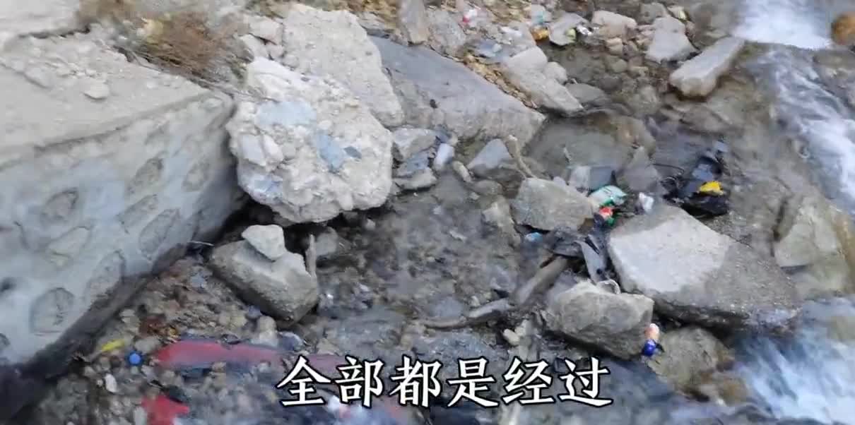 自驾西藏，经过318网红洗车点小伙开着比亚迪F3过去，车差点冒烟