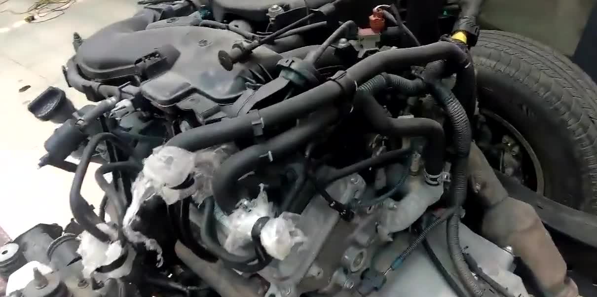 越野王者丰田酷路泽底盘结构实拍，越野标杆车型不是浪得虚名的