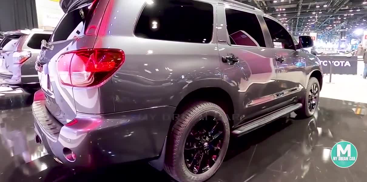 2021款丰田红杉Sequoia登场，看到实车那刻，才知道啥叫帅气！