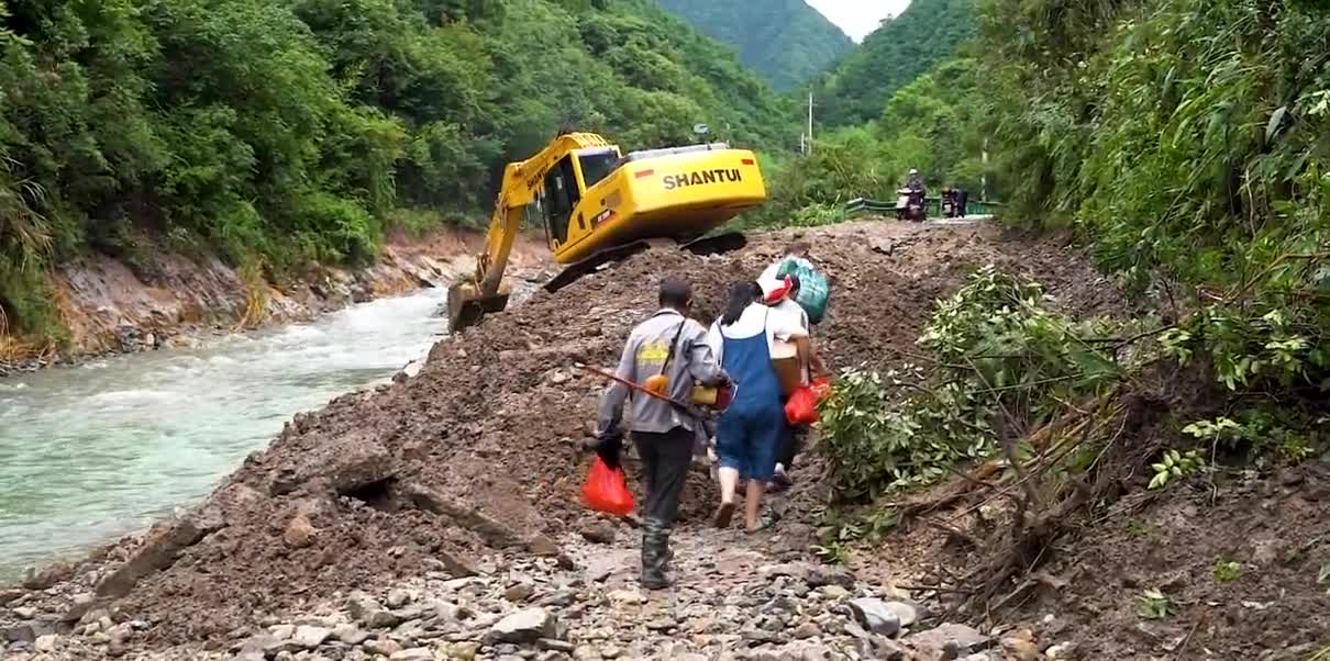 安徽多地洪涝 长城炮风雨兼程紧急驰援