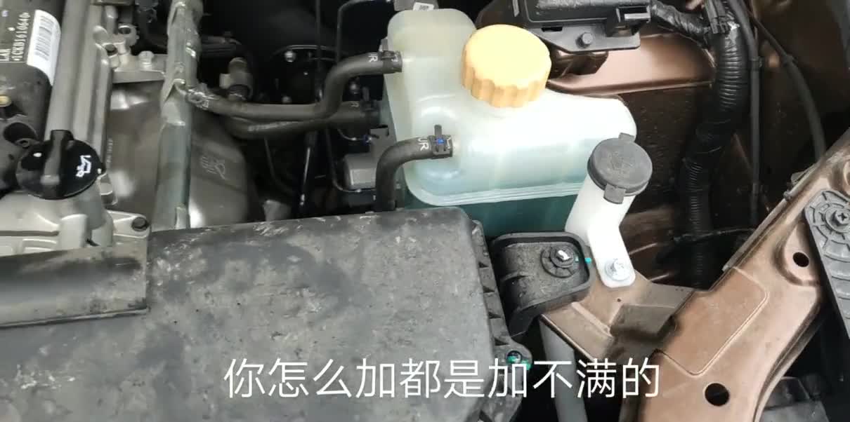 小伙买五菱宏光s，三个月后详细讲解它的、价格、优点和缺点。