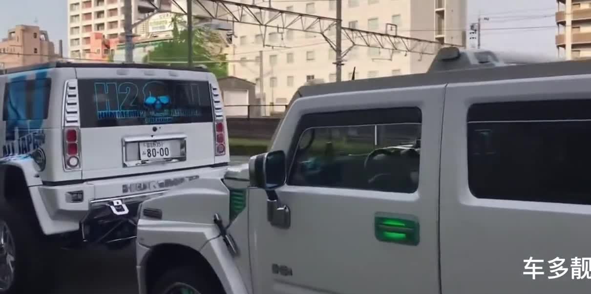 街头实拍悍马H2车队，回头率太高了