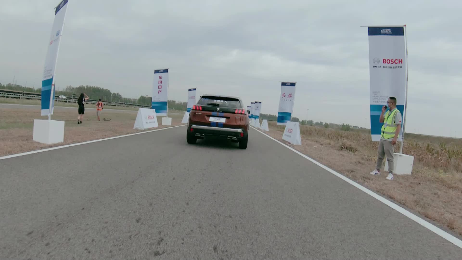 量产车性能大赛EP05 看标致4008涉水路面稳定性有多强