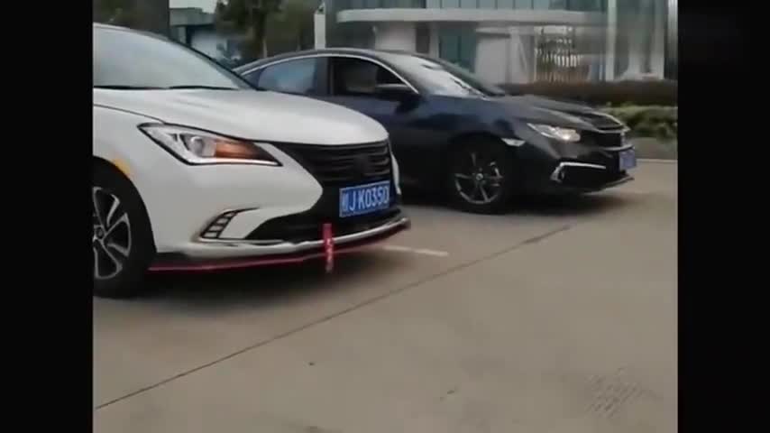 监控：本田思域和长安逸动比提速，差距太大，刚起步就被秒掉了！