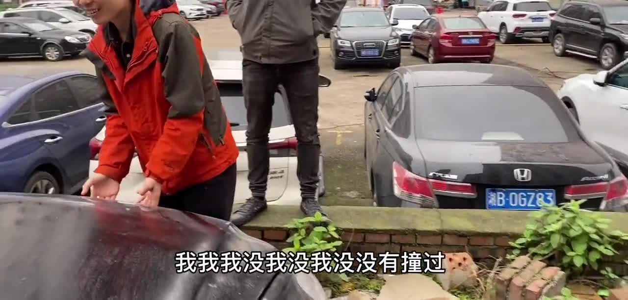 三年前，在小龚手里买的车，要卖掉，10年的现代悦动，出了8000！