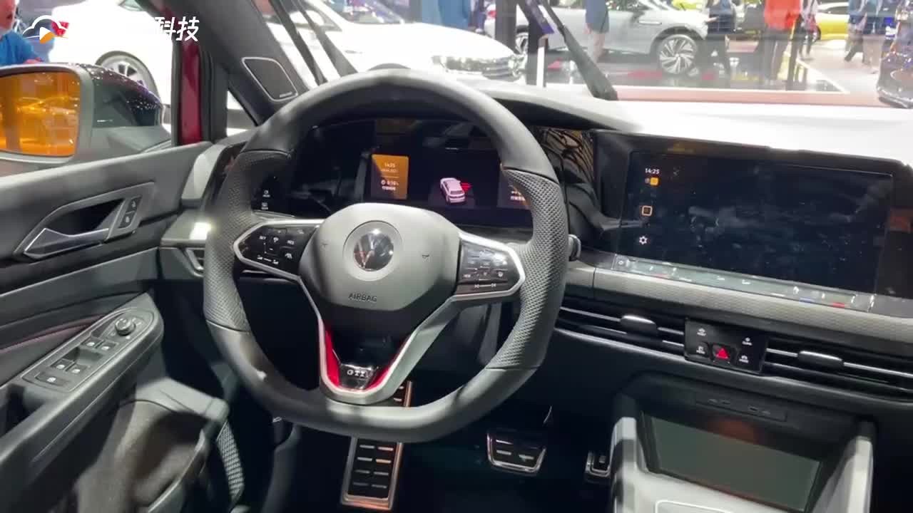 体验第八代大众高尔夫GTI内饰