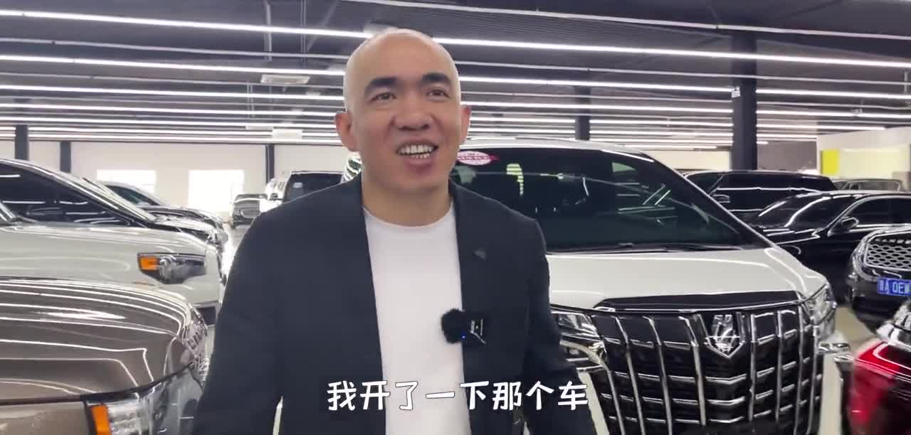 青岛父子本想提法拉利458，却没曾想看上我的迈凯伦！直接起飞！