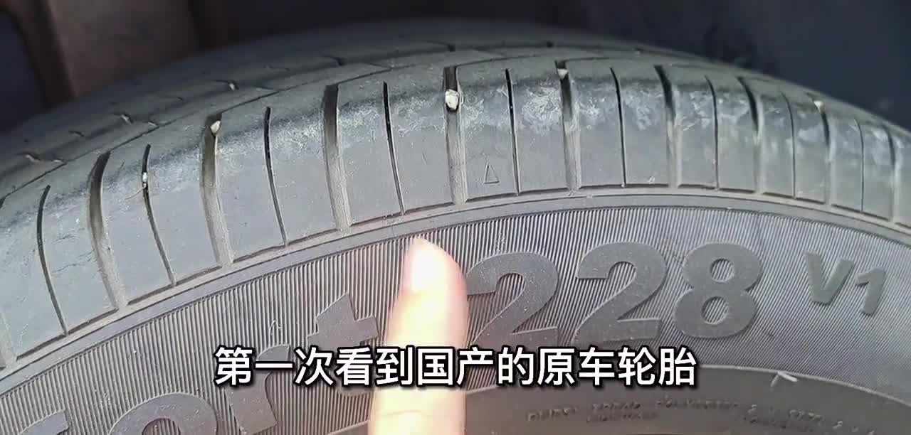 阿芳老公不顾淡季又收宝骏510，为省钱搞丢螺丝，不料被阿芳臭骂