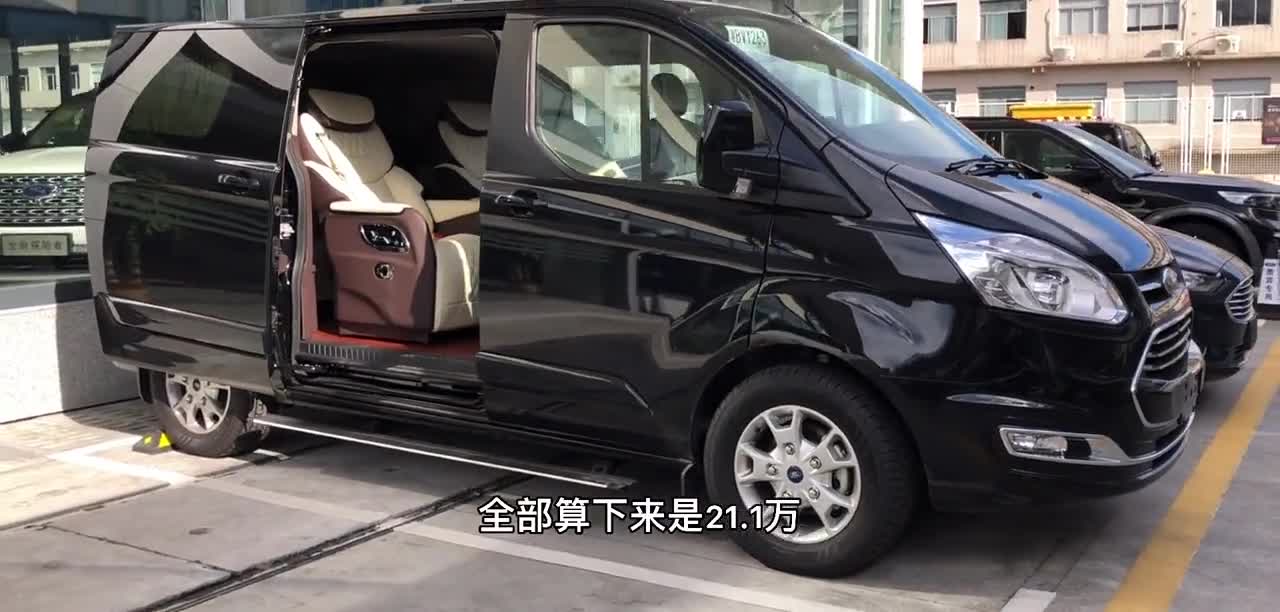 这才是MPV该有的气质！高2米标配2.0T，福特途睿欧才18万不香？