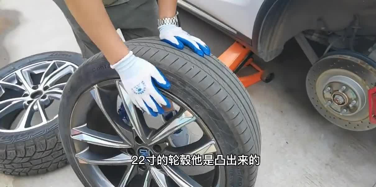 超哥给比亚迪唐DM更换20寸AT胎，看看跟原车22寸马牌有哪些区别