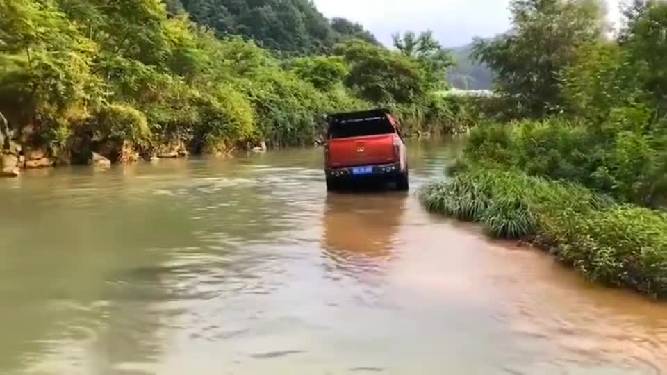 长城炮,水中行