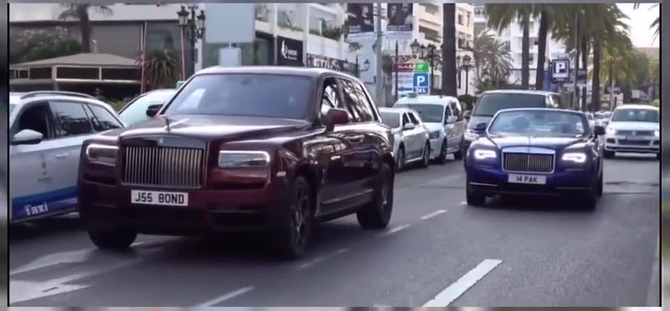 两台劳斯莱斯相遇,魅影想要超车那一刻