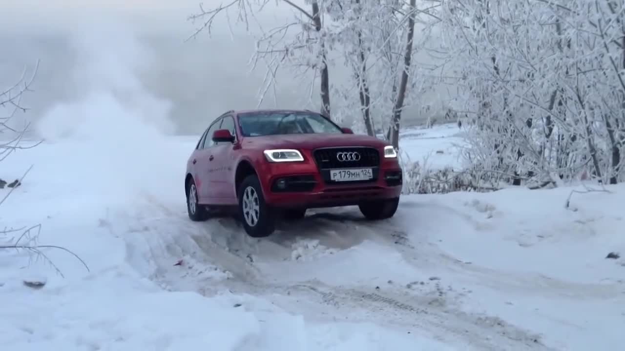 老外在雪地里试驾奥迪Q5，上坡的那一刻你才知道这车有多牛！