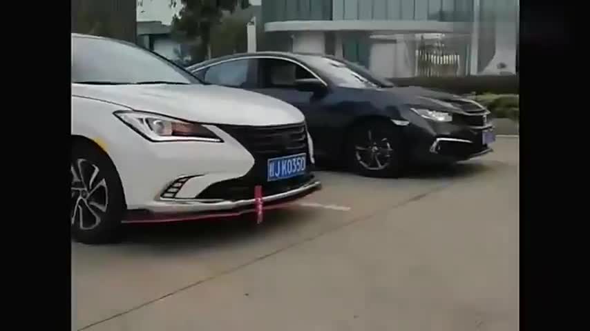 监控：本田思域和长安逸动比提速，差距太大，刚起步就被秒掉了！