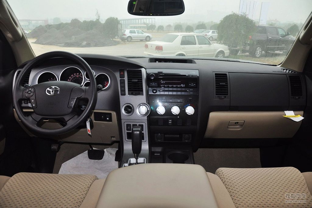 【 丰田坦途高清图片】_2011款 5.7(美规)_双色内饰_内饰_搜狐汽车网