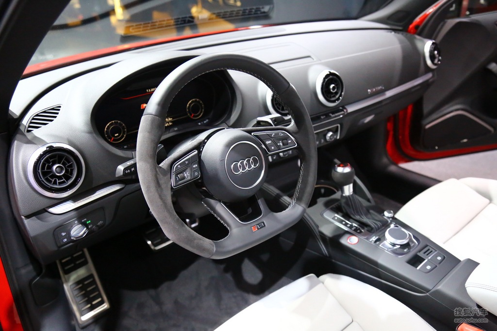 奥迪rs3 日内瓦车展实拍提示:支持键盘翻页 ←左 右→外观(39)内饰(48
