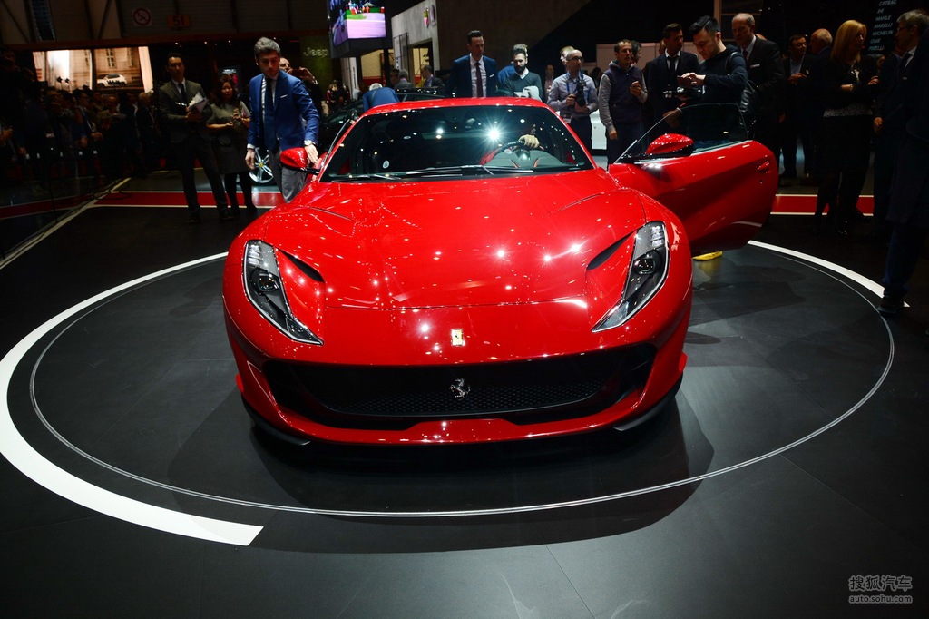 法拉利812superfast日内瓦车展实拍