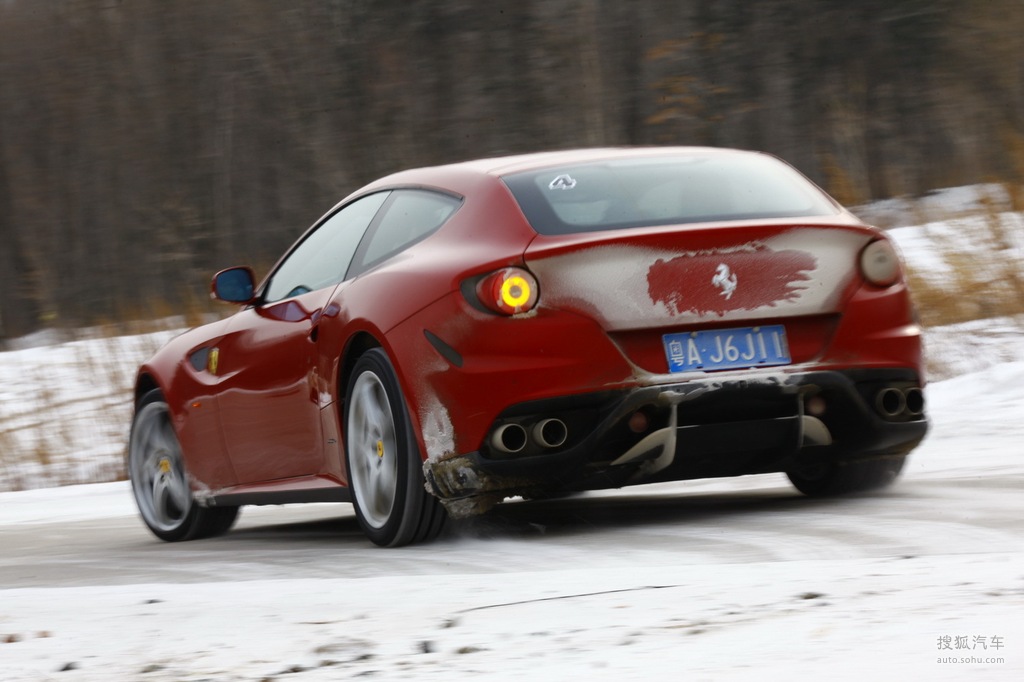 2012款法拉利ff冰雪试驾实拍