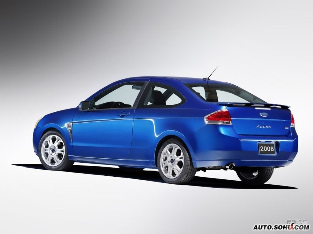 车两箱三厢哪个好 两箱车跟三厢车的区别