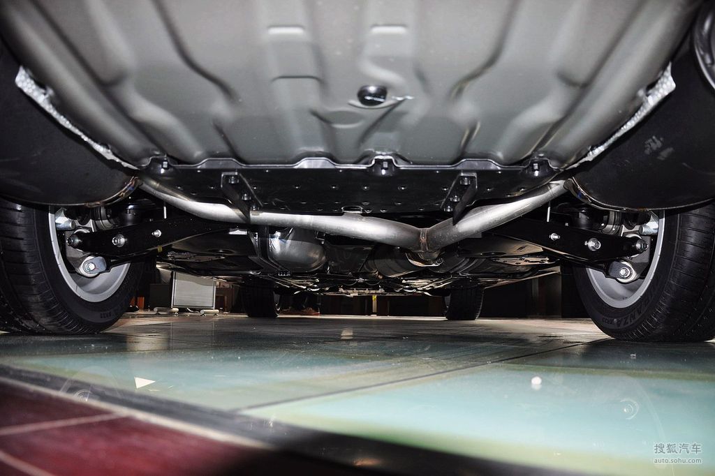 【 丰田皇冠高清图片】_底盘发动机_搜狐汽车网