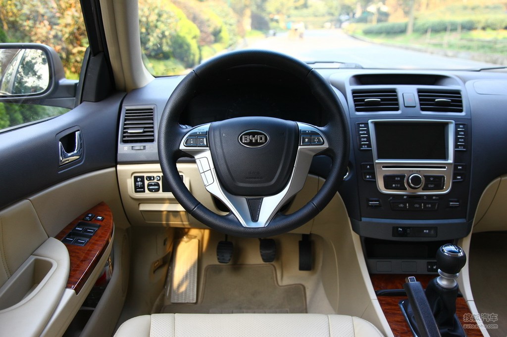 【 比亚迪g6高清图片】_2011款 1.5ti 手动尊贵型_内饰_搜狐汽车网
