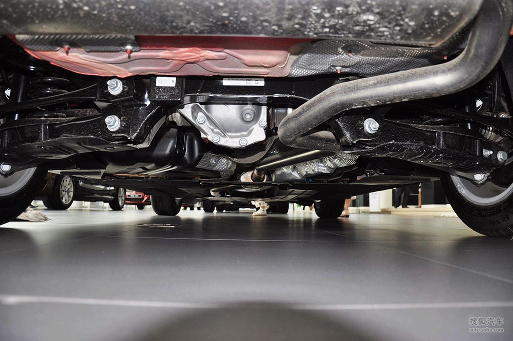 【 宝马1系高清图片】_底盘发动机_搜狐汽车网