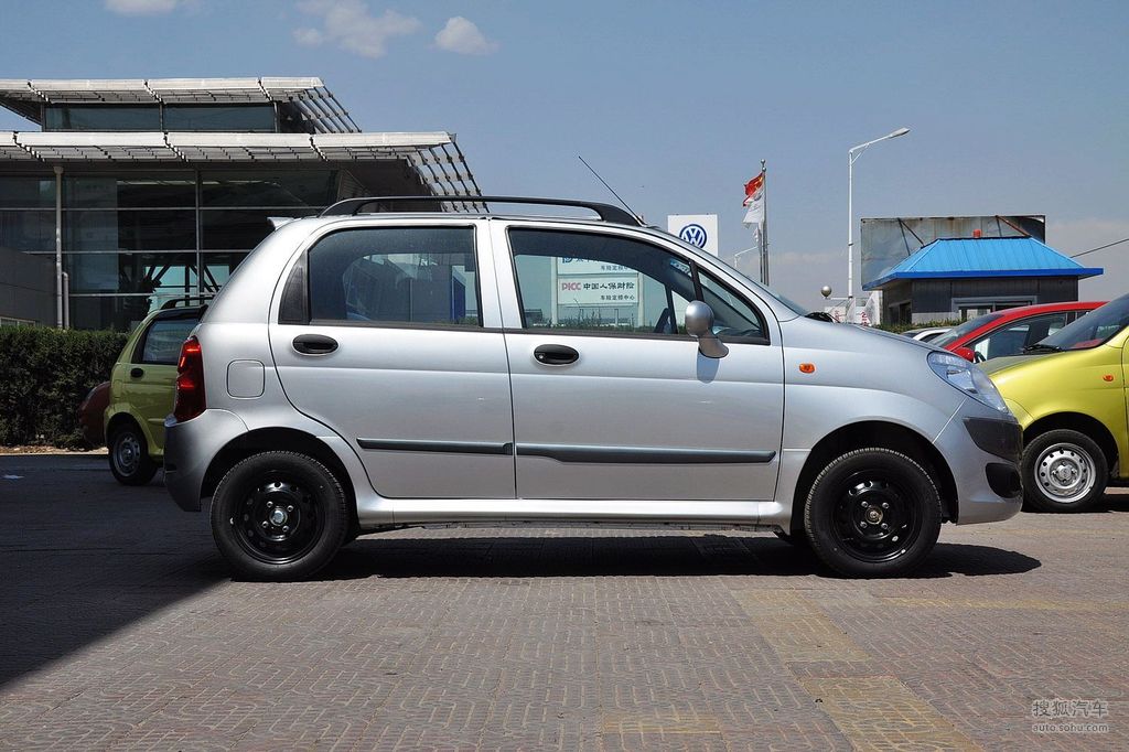 2012款奇瑞qq3 1.0l手动运动版启航型