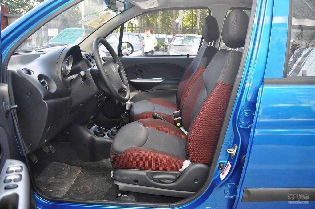 【 宝骏乐驰高清图片】_深色内饰_内饰_搜狐汽车网