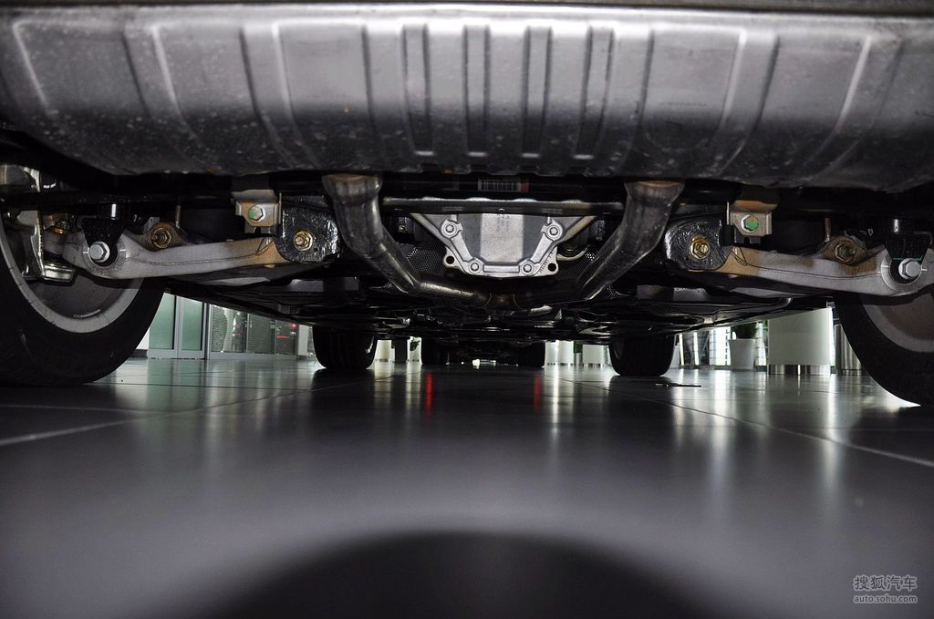 【 奔驰m级高清图片】_底盘发动机_搜狐汽车网