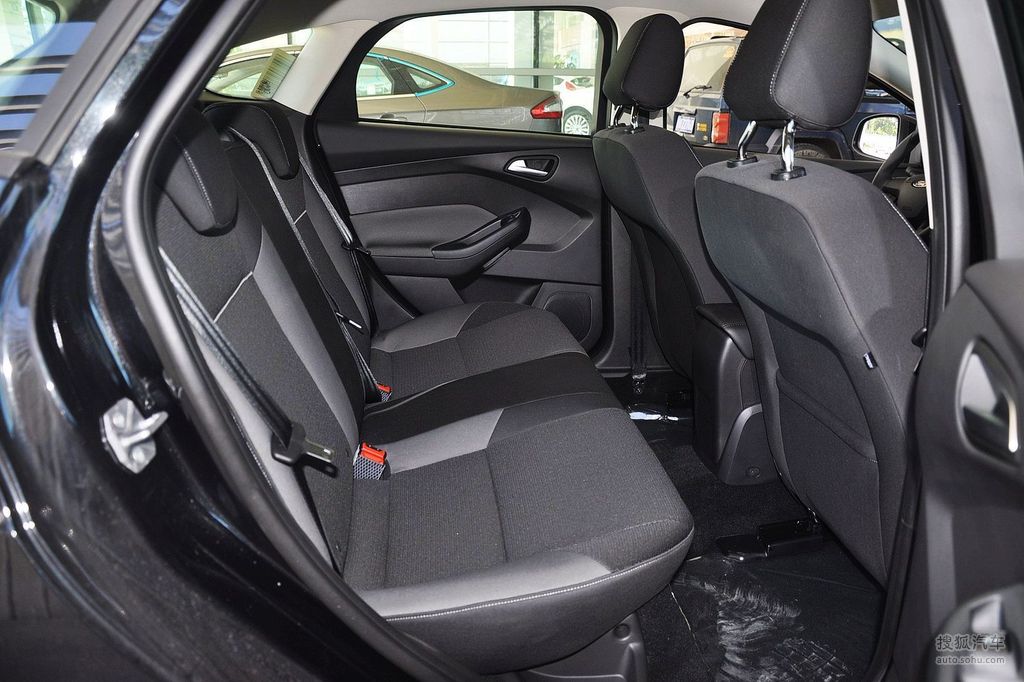 【 福特福克斯两厢高清图片】_运动深色内饰_内饰_搜狐汽车网