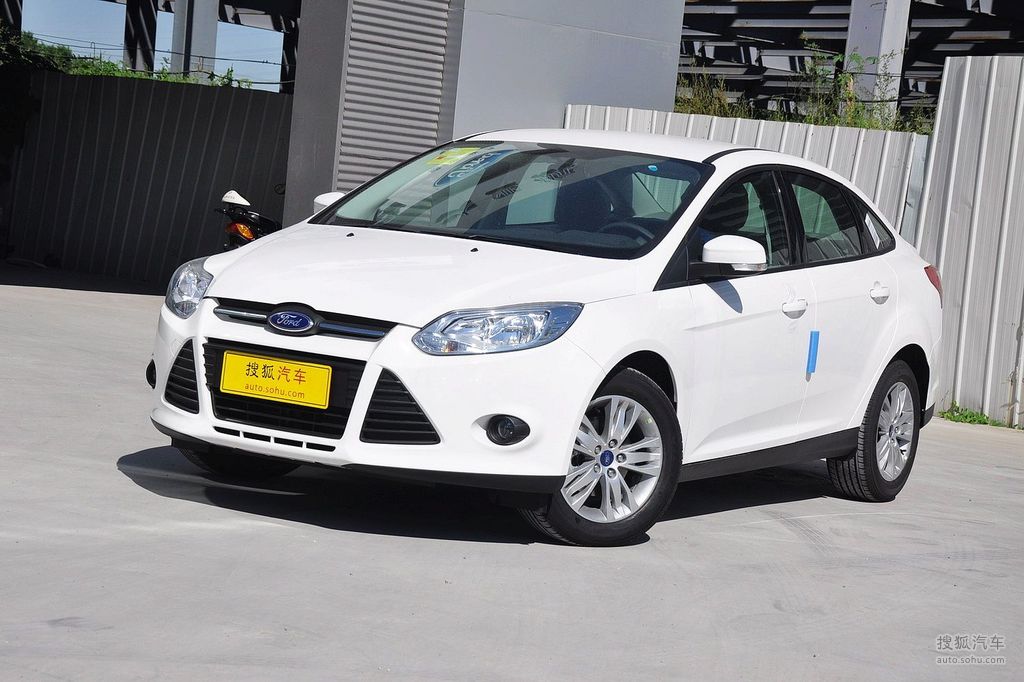 08万     询底价看配置 2012款福特福克斯三厢1.