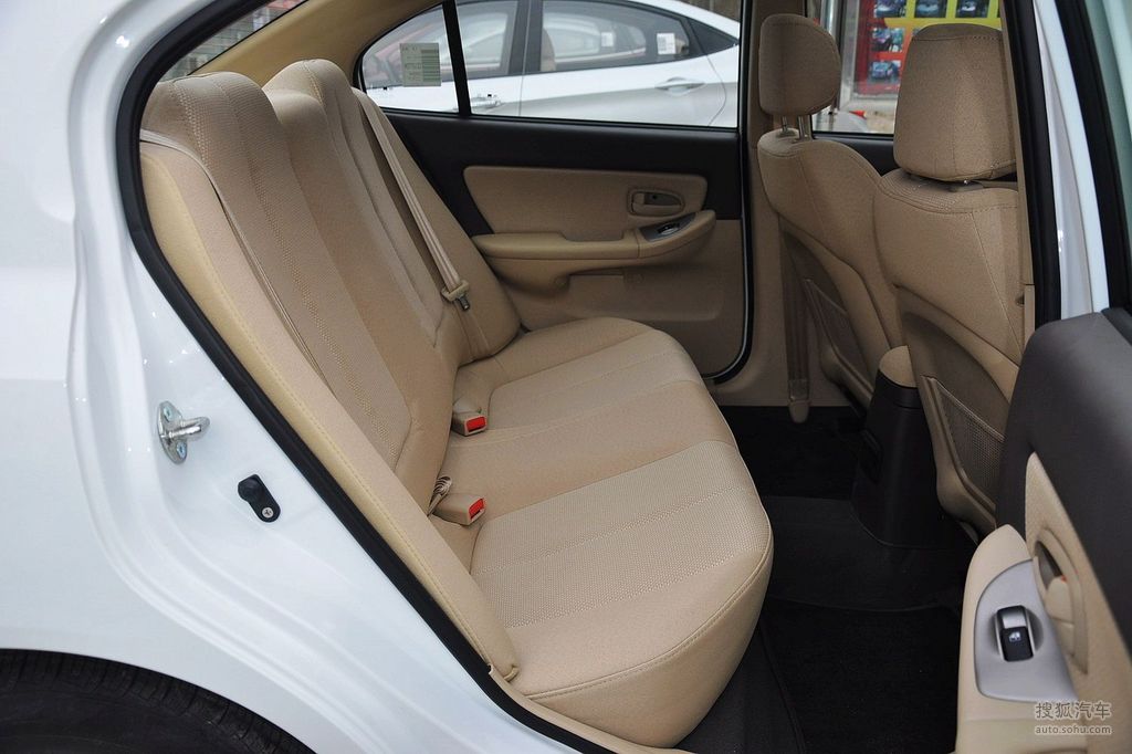 2011款现代伊兰特16l手动舒适天窗型到店实拍