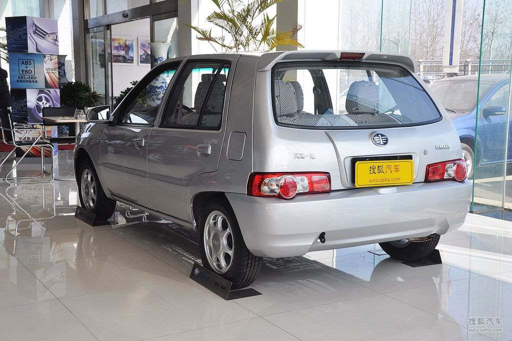 【 一汽夏利n3两厢高清图片】_满月银_外观_搜狐汽车网