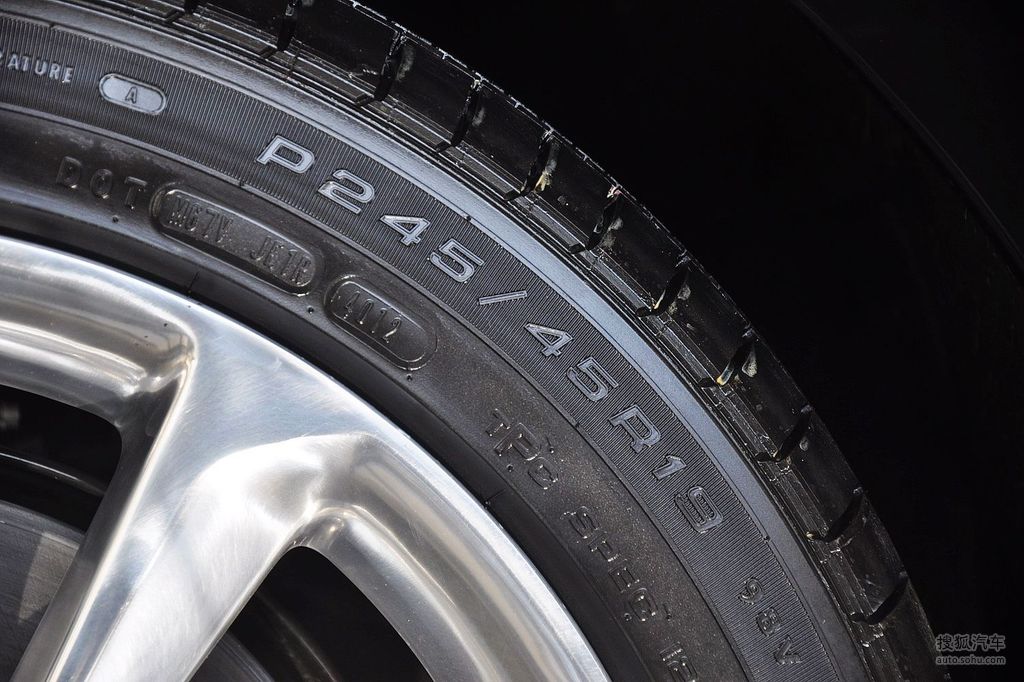 2013款凯迪拉克xts20t领先型轮胎型号