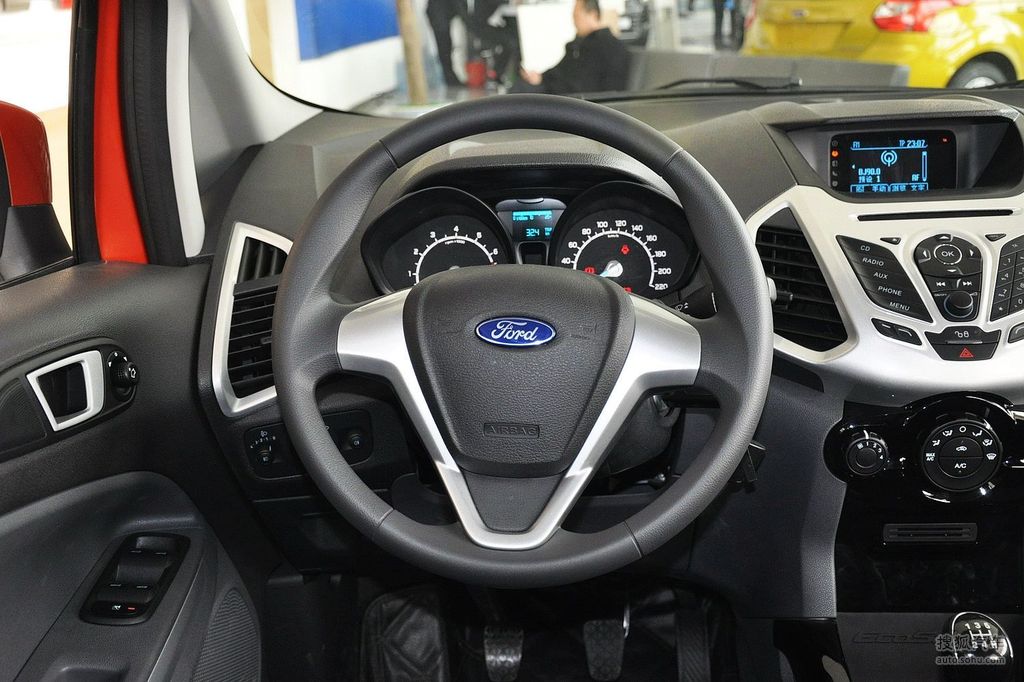 2013款福特翼搏15l手动尊贵型到店实拍