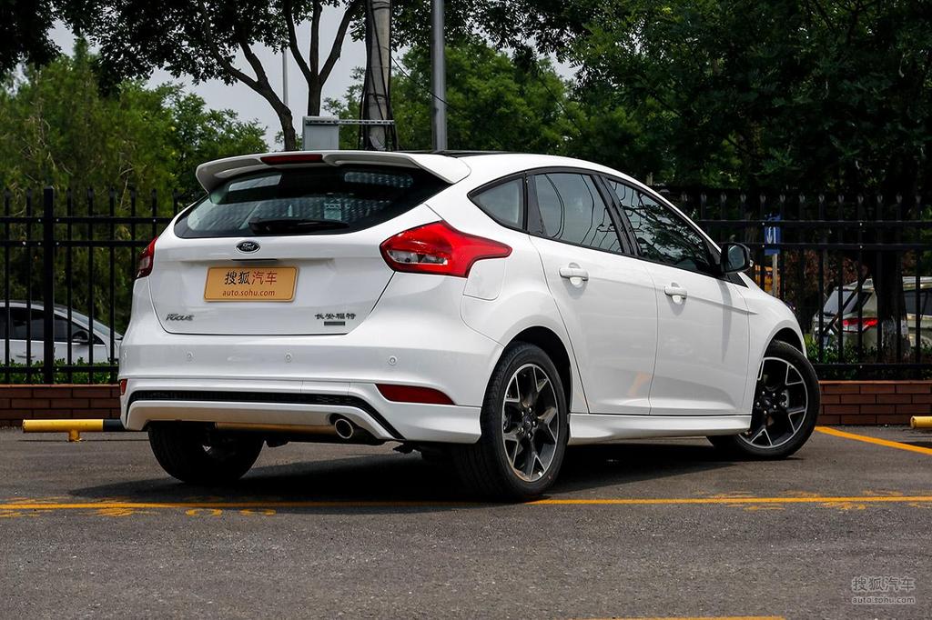 福特福克斯两厢