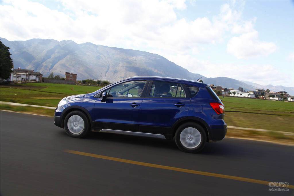 2014款长安铃木锋驭1.6l手动精英型试驾