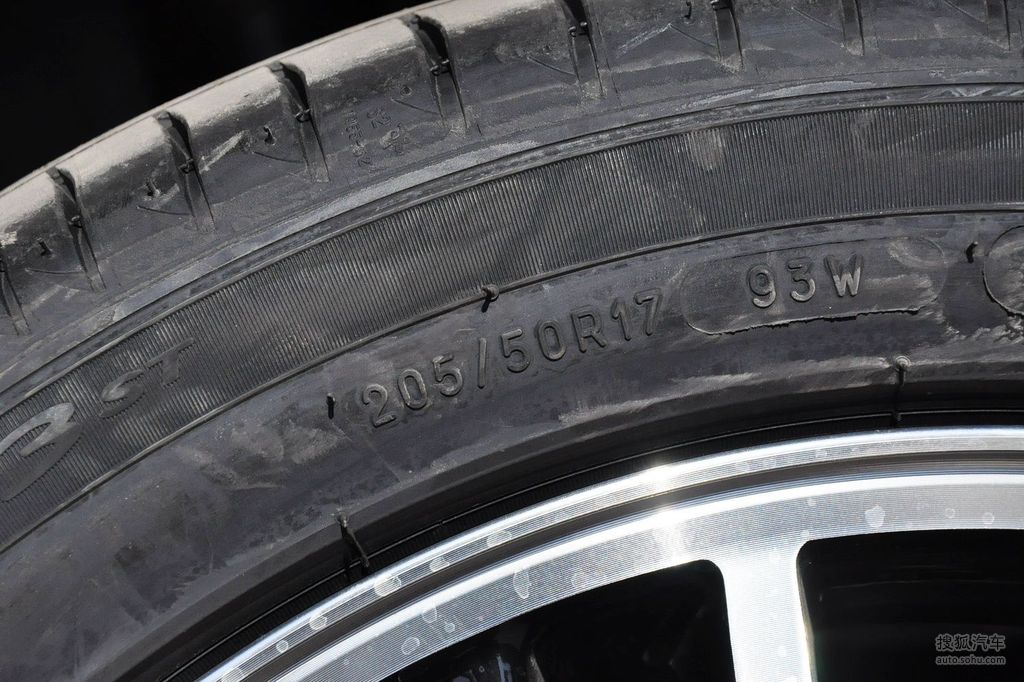 2014款比亚迪秦15t旗舰型轮胎型号