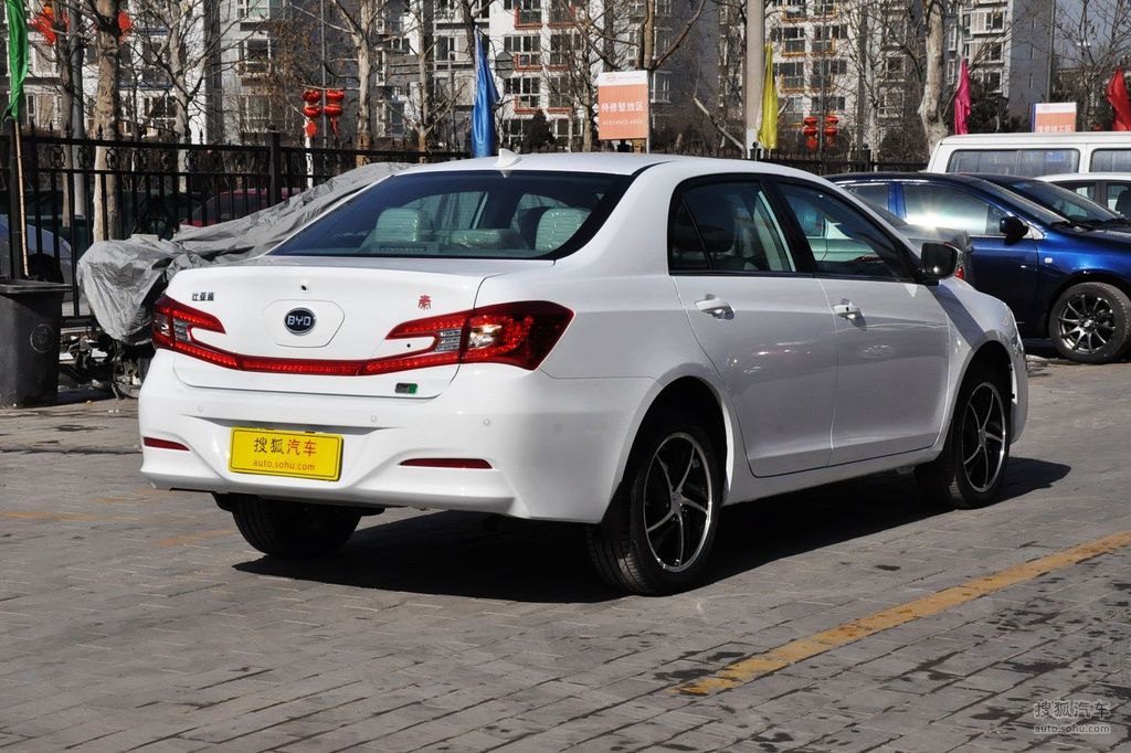 2014款比亚迪秦1.5t旗舰型