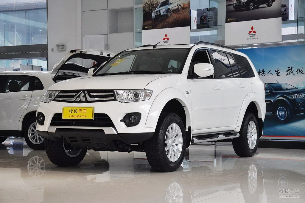 搜狐汽车>图库>三菱>广汽三菱>帕杰罗劲畅>2013款三菱帕杰罗劲畅3.
