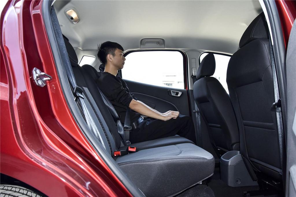 【 福特翼搏高清图片】_2017款 1.5l 自动风尚型_空间展示_搜狐汽车网