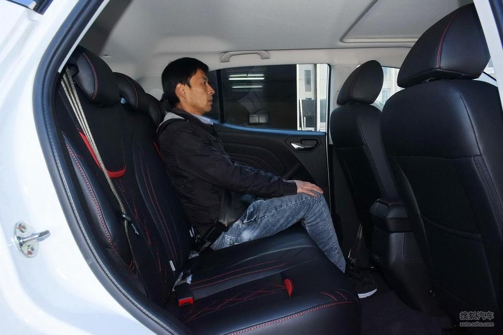 【 东南dx3高清图片】_2018款 1.5t cvt尊贵型_空间展示_搜狐汽车网