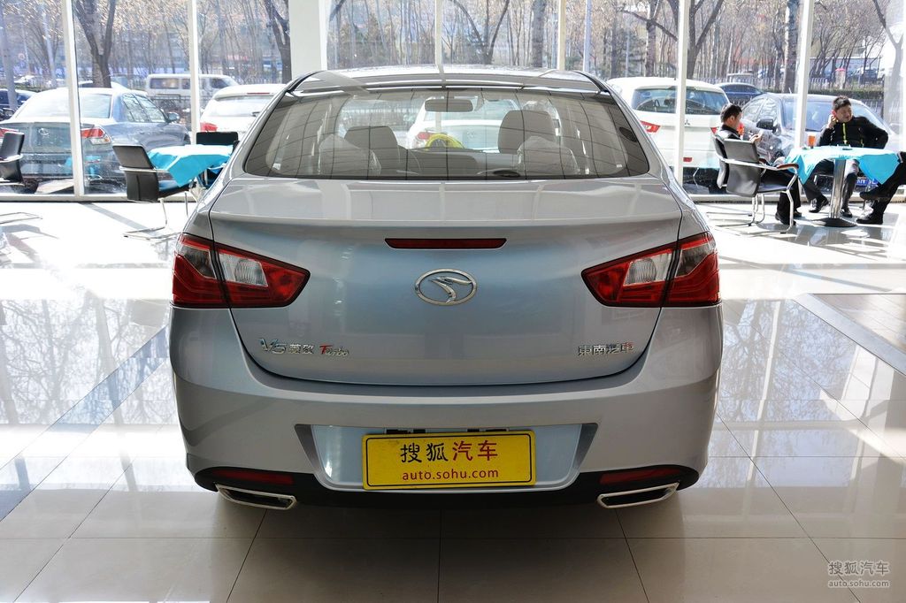 2014款东南v5菱致15t手动锐控型