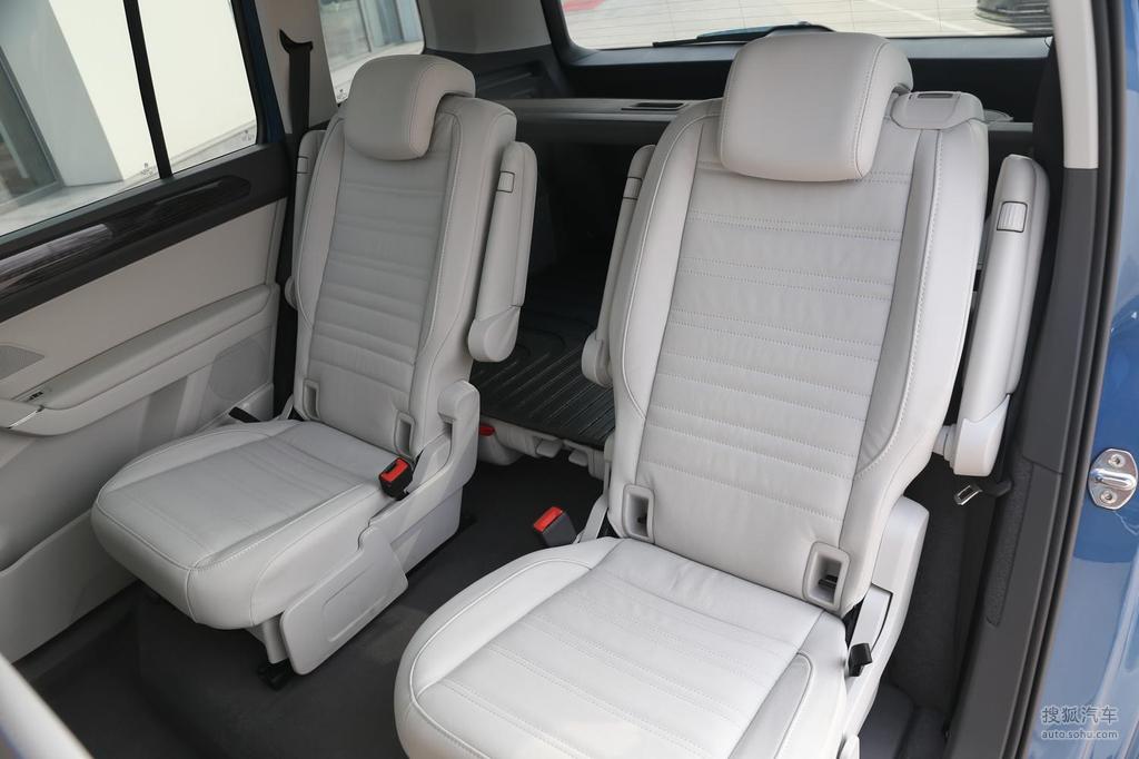 98万     询底价看配置 2018款 大众 途安l 280tsi 自动豪华版 - 后排